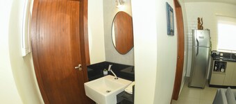 New and comfortable apartment near the beach and everything, with air conditioning.
