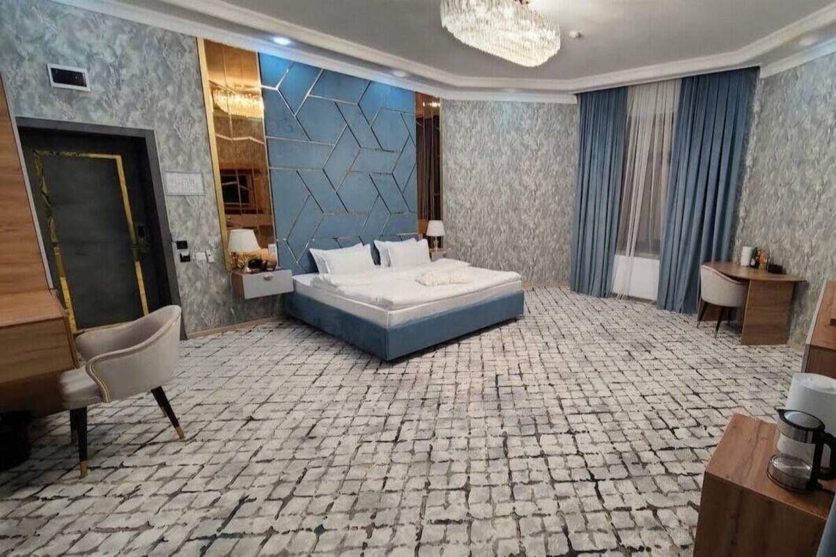 Habitación doble Deluxe | Ropa de cama de alta calidad y escritorio