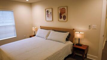 3 habitaciones, tabla de planchar con plancha, wifi y ropa de cama