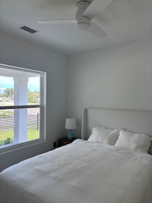 WiFi, bed sheets - The Little Lady. 5 Min to Downtown, 15 Min to Pass-A-Grille Beach (St. Petersburg)