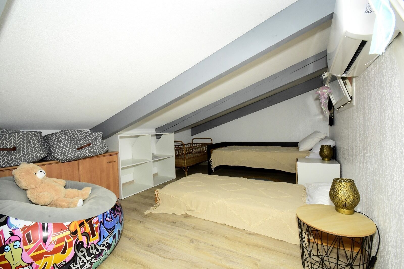 2 bedrooms, desk, iron/ironing board, travel crib