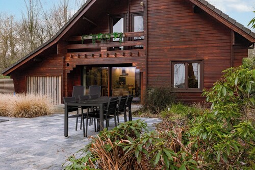 Anna-Helena · Forest Chalet Between Ghent & Bruges