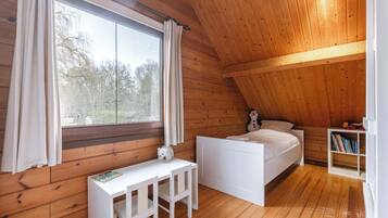 2 bedrooms, travel crib, WiFi, bed sheets