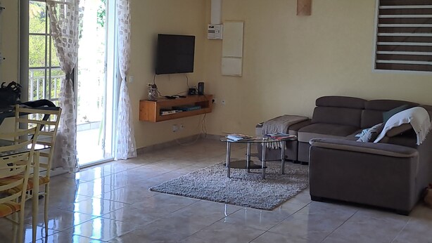 Unclassified image, 1 of 8, button - Joss location  971 (Le Gosier)