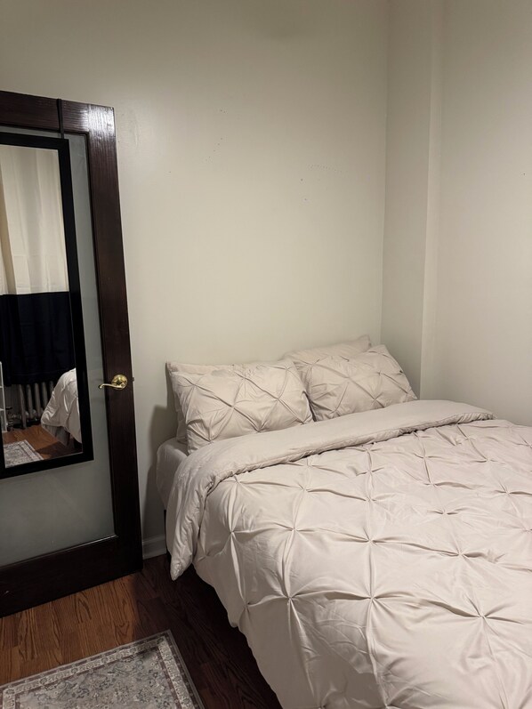 2 habitaciones, tabla de planchar con plancha, wifi y ropa de cama