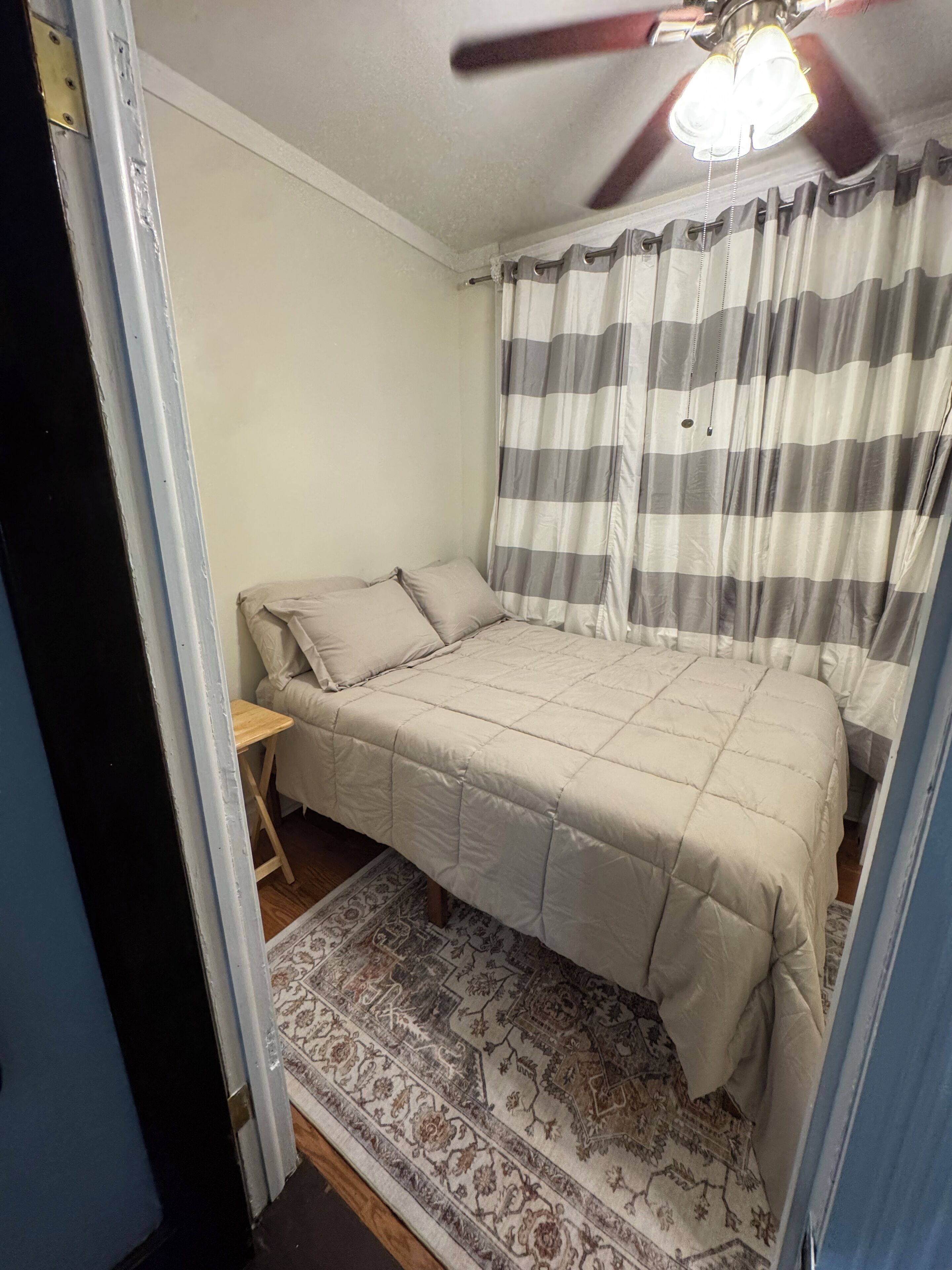 2 chambres, fer et planche à repasser, Wi-Fi, draps fournis