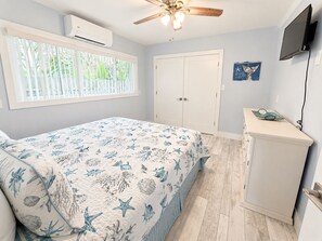 Room - Newly updated 1-bedroom condo in marvelous St. Pete Beach with AC (St. Pete Beach)