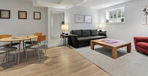 Smart TV - Seaside One Bedroom Suite with Parking (Colwood)