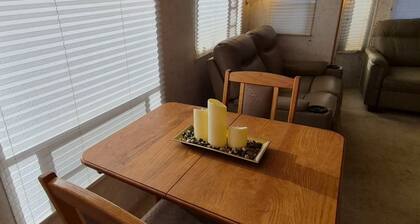 Cozy One Bedroom Glamping Camper