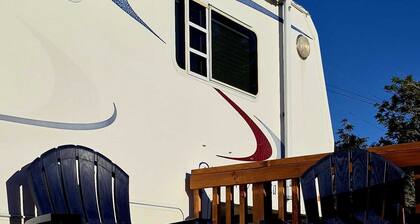 Cozy One Bedroom Glamping Camper