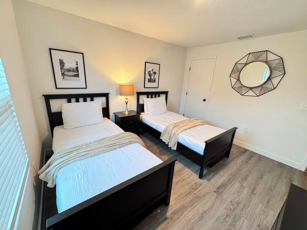 3 chambres, fer et planche à repasser, Wi-Fi, draps fournis