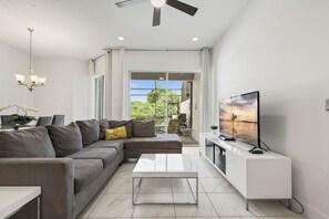 Unclassified image, 2 of 73, button - 5 BD/ 4.5 BA/ The Enclaves at Festival (450 CD) (Davenport)