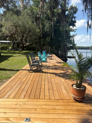 Fabulous cabin on Suwannee River perfect for a relaxing getaway.