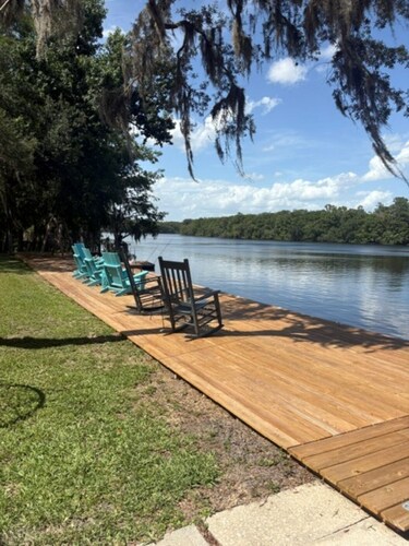 Fabulous cabin on Suwannee River perfect for a relaxing getaway.