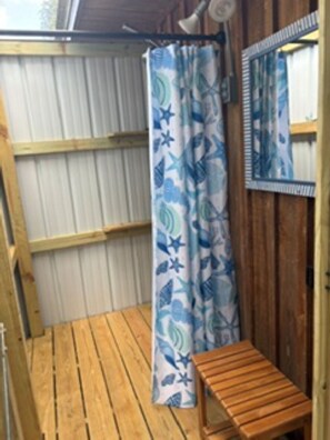 Hair dryer, towels, soap, toilet paper - Fabulous cabin on Suwannee River perfect for a relaxing getaway. (Old Town)