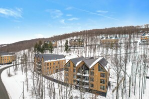 Exterior - Stunning ski-in/ski-out condo on Bromont Mountain (Bromont)