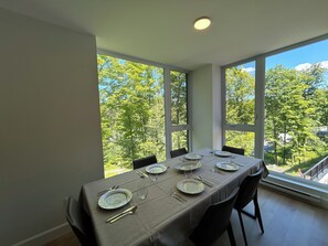 Dining - Stunning ski-in/ski-out condo on Bromont Mountain (Bromont)