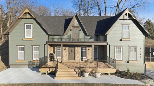Spacious 5BR Retreat w Game Room, Huge Drive & Private Setting