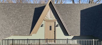 Spacious 5BR Retreat w Game Room, Huge Drive & Private Setting