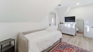 5 quartos, ferros/tábuas de passar roupa, berço de viagem, Wi-Fi