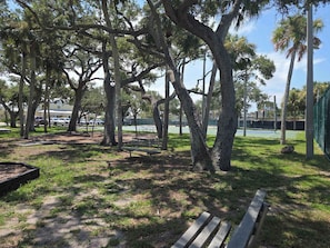 Sports court - Private Beach Resort | Fire Pit, Kayaks, Hammocks (Indian Rocks Beach)