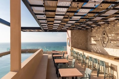 Unforgetable Luxury Beachfront Condo with Ocean View and Rooftop