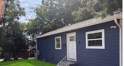 Sleek & Secure Modern Suite Near Ferry