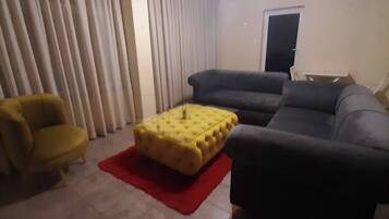 Departamento, 3 habitaciones, con acceso para personas discapacitadas, balcón | Área de sala de estar