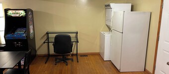 Cozy 1-bedroom studio apartment in pleasant McLean with AC, arcade game, huge TV