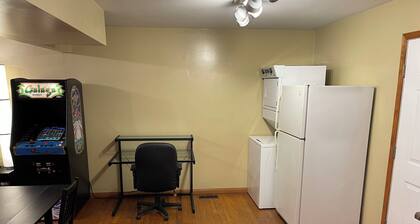 Cozy 1-bedroom studio apartment in pleasant McLean with AC, arcade game, huge TV