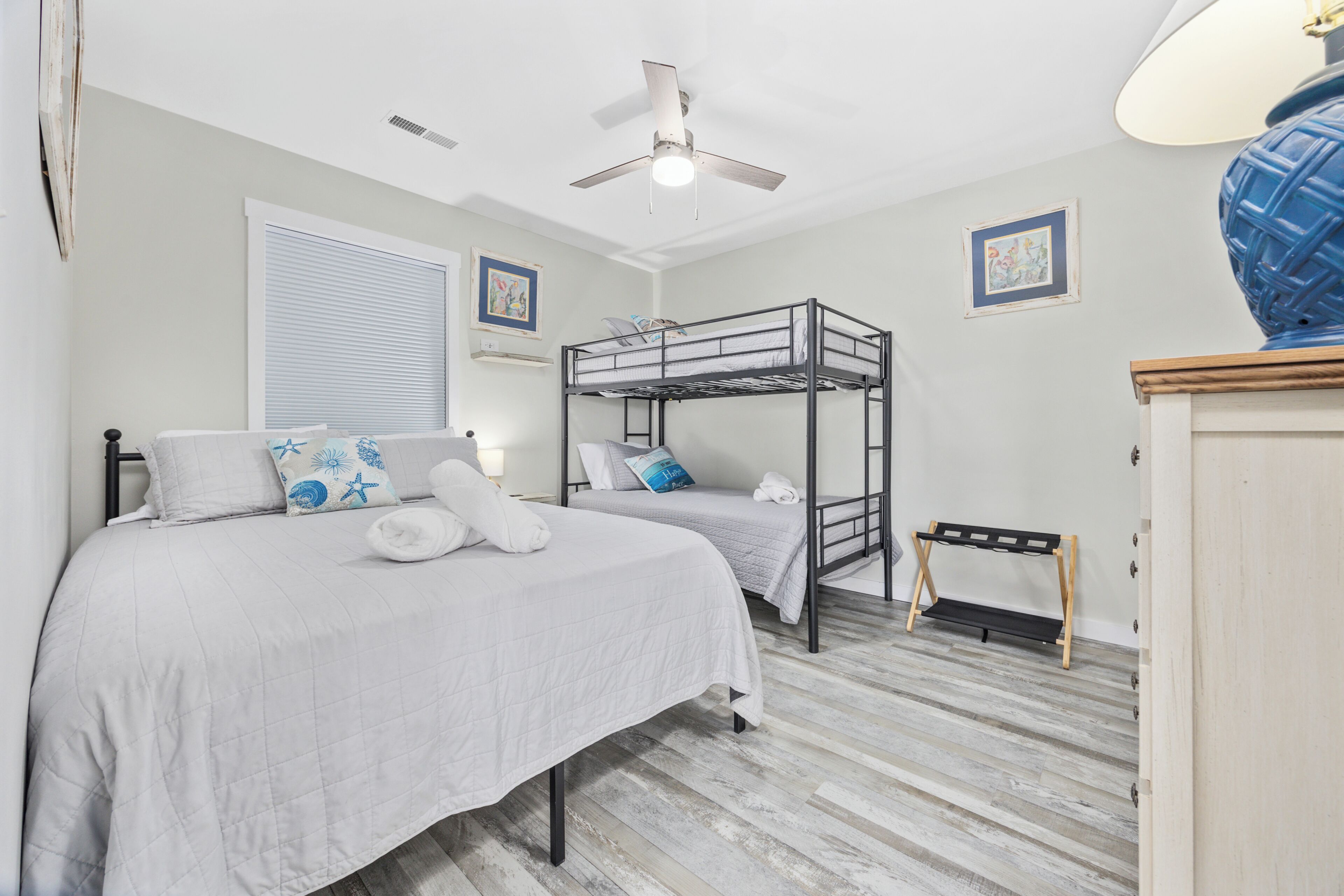 2 bedrooms, iron/ironing board, WiFi, bed sheets