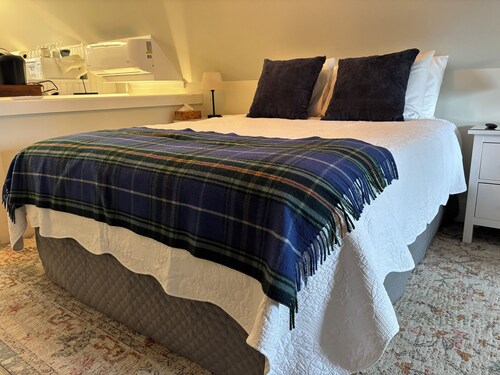 The Glengarry Inn · 4BR 1880s Heritage Property · Cabot Trail & Aspy Bay