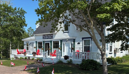 The Glengarry Inn · 4BR 1880s Heritage Property · Cabot Trail & Aspy Bay