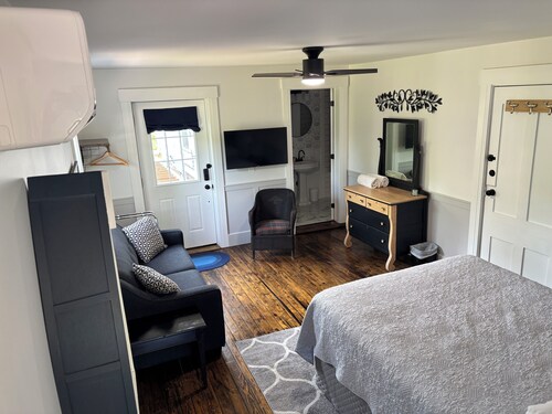 The Glengarry Inn · 4BR 1880s Heritage Property · Cabot Trail & Aspy Bay