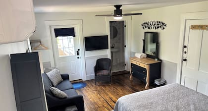 The Glengarry Inn · 4BR 1880s Heritage Property · Cabot Trail & Aspy Bay