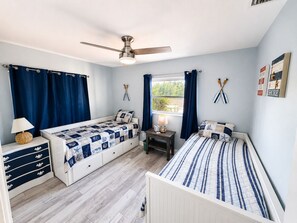 Room - Serene 2-bedroom condo on St. Pete Beach with a View (St. Pete Beach)