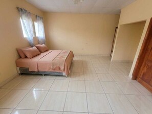 Room -  5000 Square feet house for rent. (Ticuantepe)