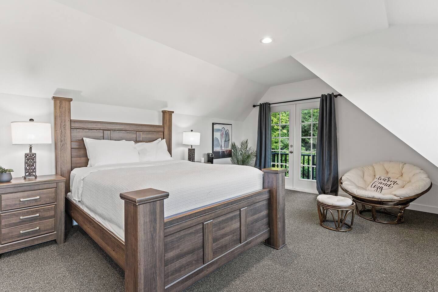 2 bedrooms, desk, iron/ironing board, WiFi