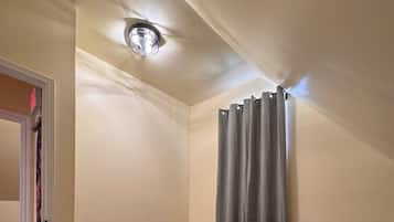 4 chambres, fer et planche à repasser, Wi-Fi, literie fournie