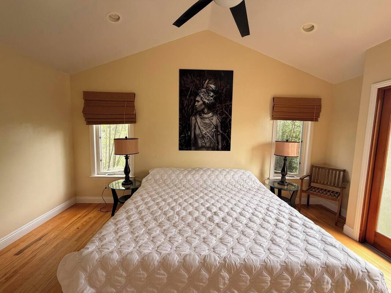 3 bedrooms, desk, iron/ironing board, travel crib