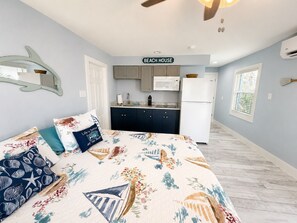 Room - Sweet SUITE on St. Pete Beach -- Perfect for your Beach Getaway (St. Pete Beach)
