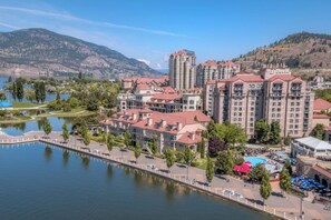 Exterior - 2 Bed 2 Bath Lagoon Side @ Delta Grand (Kelowna)