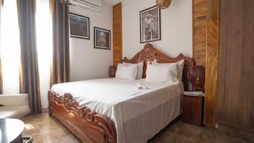 Tabla de planchar con plancha, Internet, ropa de cama