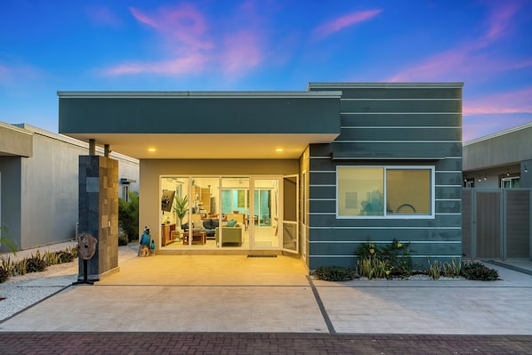 Exterior - Luxury Beach Villa | 1-Min Walk to Beach & Private Pool (paquera)