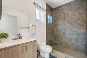 Bathroom - Luxury Beach Villa | 1-Min Walk to Beach & Private Pool (paquera)