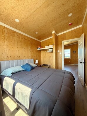 2 bedrooms, iron/ironing board, free WiFi, bed sheets - Beach House - Musgrave Harbour NL (Musgrave Harbour)