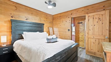 Tabla de planchar con plancha, wifi gratis y ropa de cama