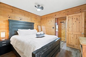 Tabla de planchar con plancha, wifi gratis y ropa de cama 