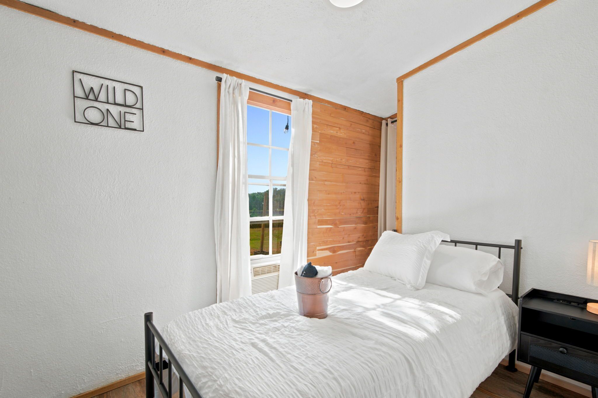 2 slaapkamers, een strijkplank/strijkijzer, gratis wifi, beddengoed