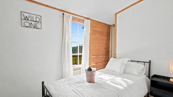 2 slaapkamers, een strijkplank/strijkijzer, gratis wifi, beddengoed